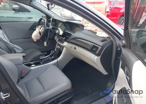 2015 Honda Accord Touring z USA, uszkodzony, nr VIN 1HGCR3F90FA021963